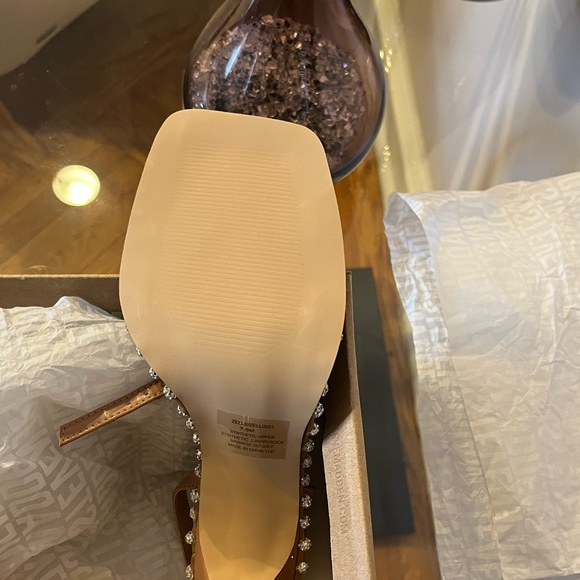 Steve Madden open toe shoes size 7.5 with a 4 inch heel. - Picture 3 of 7